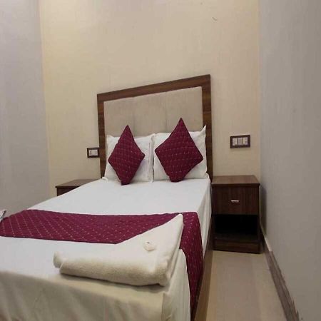OYO 43474 Hotel Blue Sky Mumbai Exterior foto