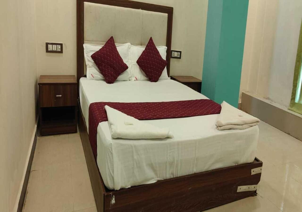 OYO 43474 Hotel Blue Sky Mumbai Exterior foto