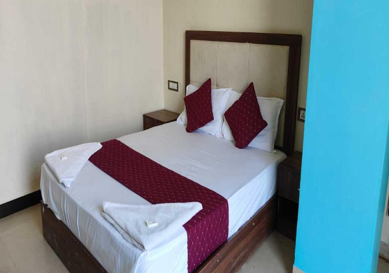 OYO 43474 Hotel Blue Sky Mumbai Exterior foto