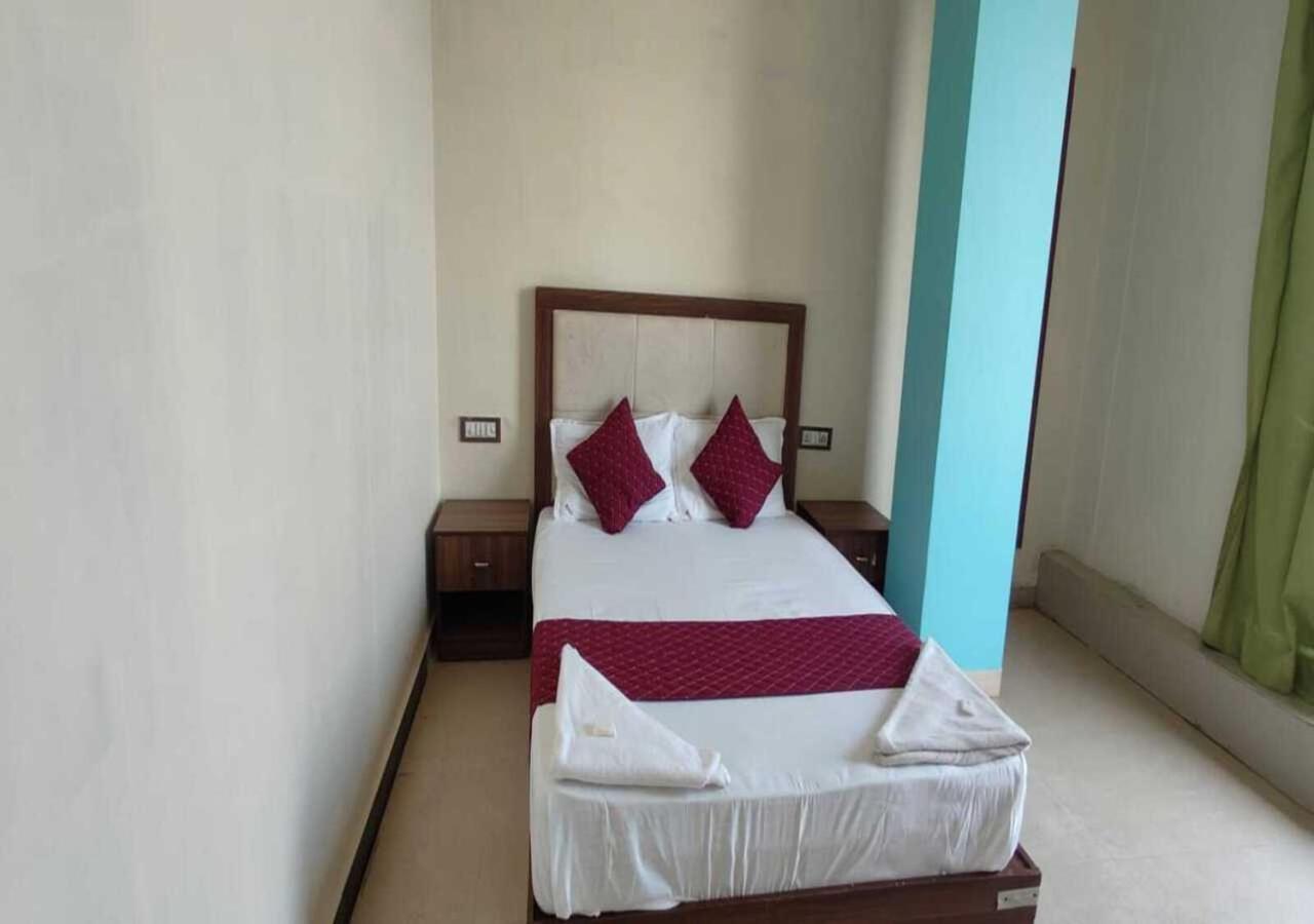 OYO 43474 Hotel Blue Sky Mumbai Exterior foto