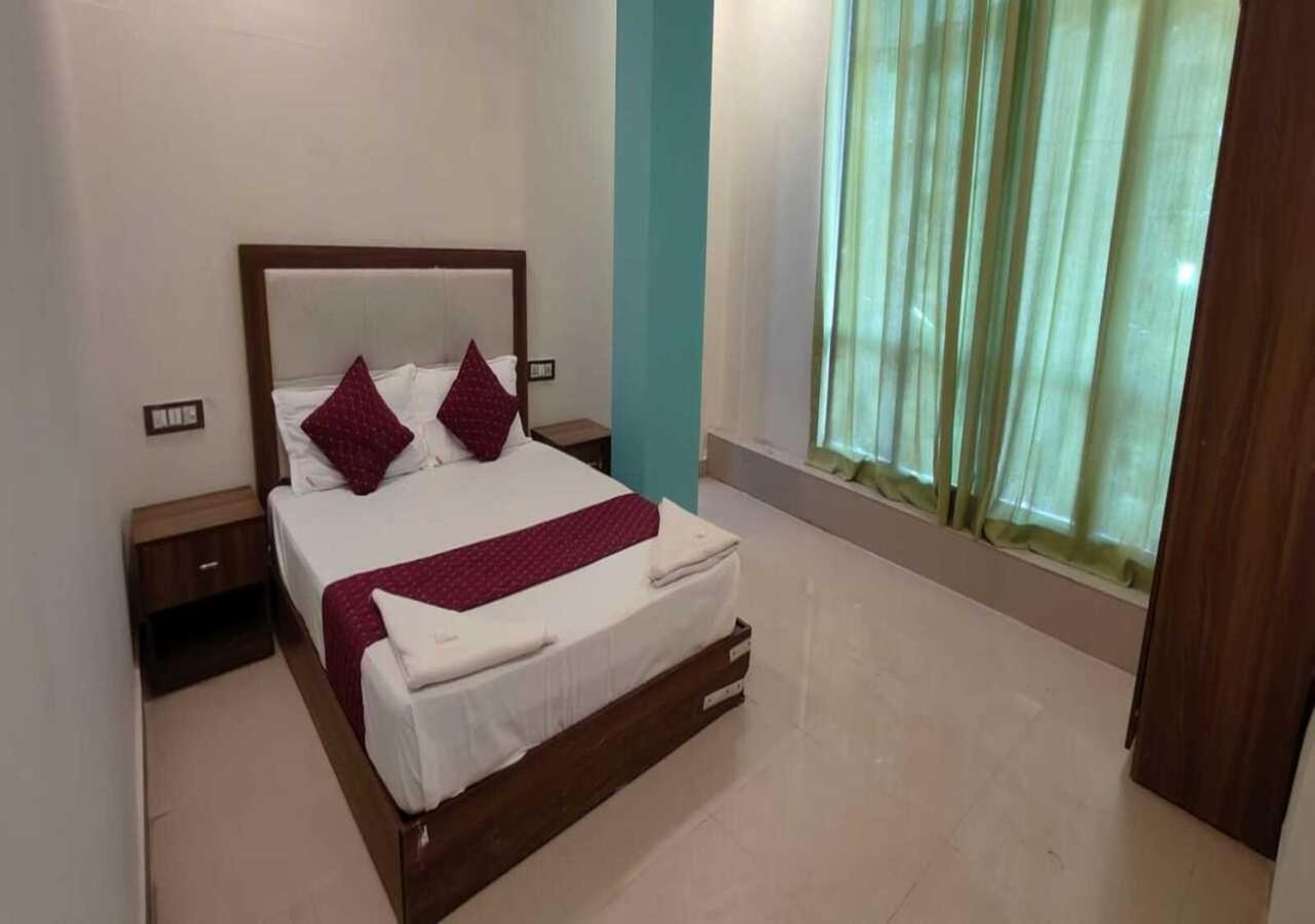 OYO 43474 Hotel Blue Sky Mumbai Exterior foto