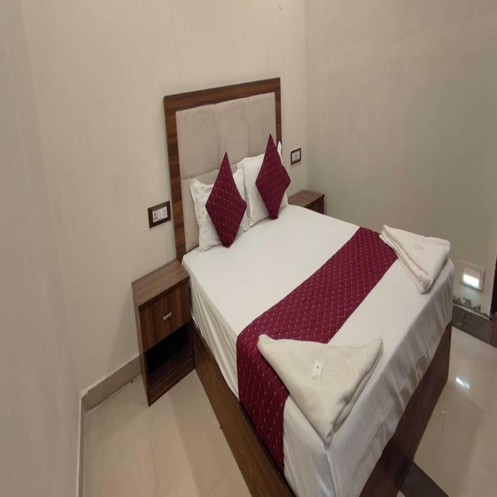 OYO 43474 Hotel Blue Sky Mumbai Exterior foto