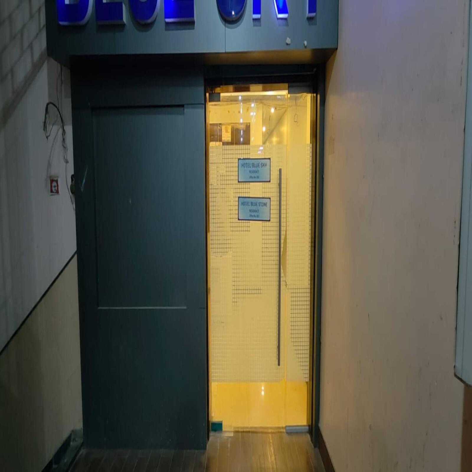 OYO 43474 Hotel Blue Sky Mumbai Exterior foto